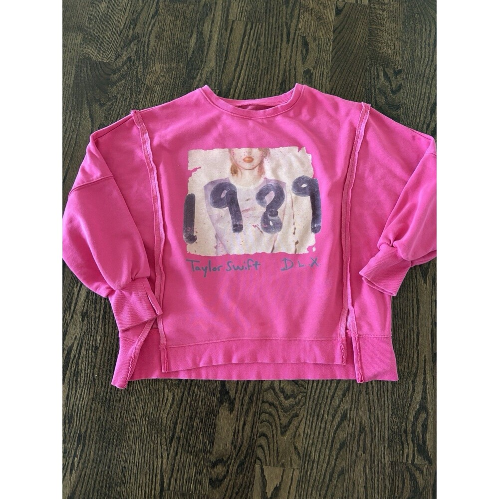 Taylor Swift 1989 Sweatshirt Women's Small Pink Cotton Blend Crop Graphic